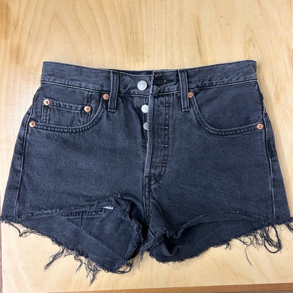 Levi’s 501 Button Fly Cut Off Shorts Black Wash 26 - Picture 2 of 7
